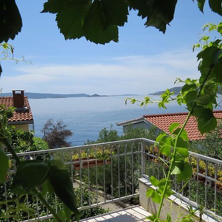 Apartments Lovric - 30 Meters To The Beach Trogir Bagian luar foto