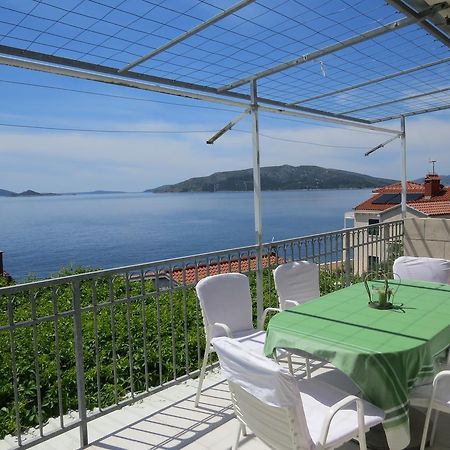 Apartments Lovric - 30 Meters To The Beach Trogir Bagian luar foto