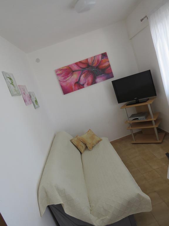 Apartments Lovric - 30 Meters To The Beach Trogir Bagian luar foto