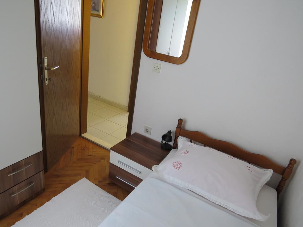 Apartments Lovric - 30 Meters To The Beach Trogir Bagian luar foto