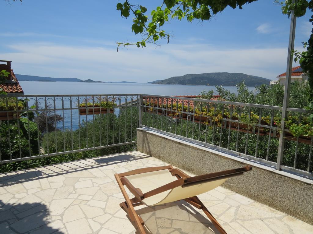 Apartments Lovric - 30 Meters To The Beach Trogir Bagian luar foto