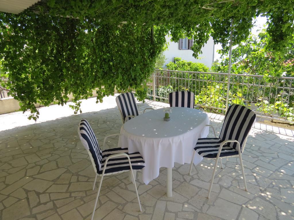 Apartments Lovric - 30 Meters To The Beach Trogir Bagian luar foto