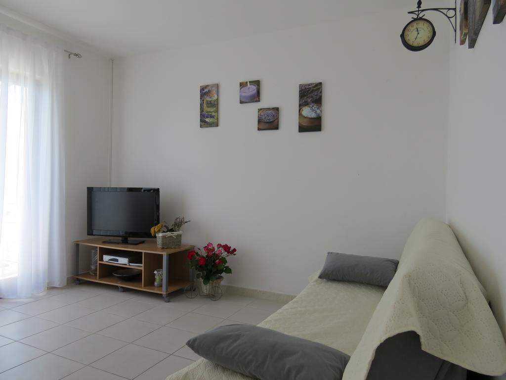 Apartments Lovric - 30 Meters To The Beach Trogir Bagian luar foto