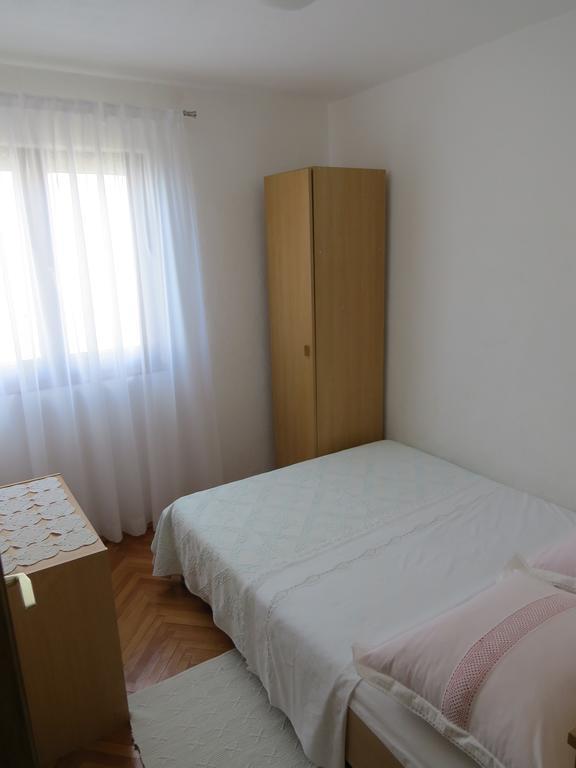 Apartments Lovric - 30 Meters To The Beach Trogir Bagian luar foto