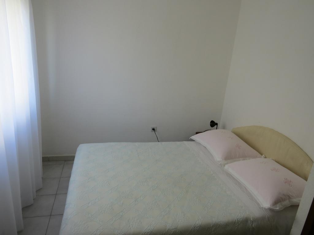 Apartments Lovric - 30 Meters To The Beach Trogir Bagian luar foto