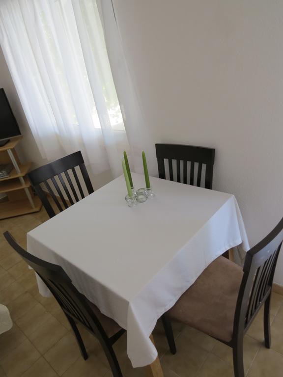 Apartments Lovric - 30 Meters To The Beach Trogir Bagian luar foto