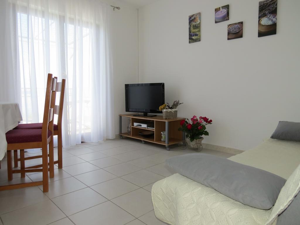 Apartments Lovric - 30 Meters To The Beach Trogir Bagian luar foto