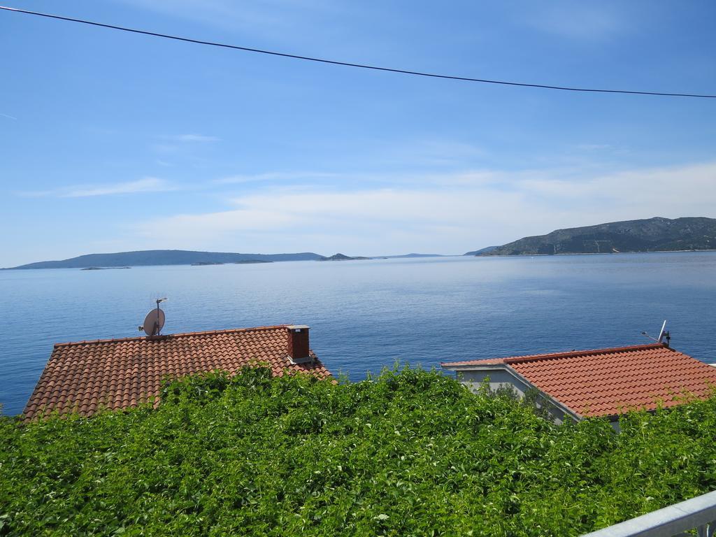 Apartments Lovric - 30 Meters To The Beach Trogir Bagian luar foto