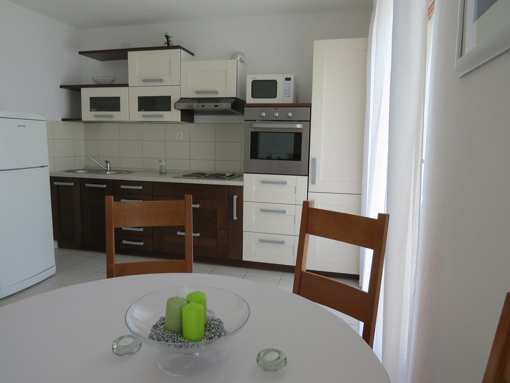 Apartments Lovric - 30 Meters To The Beach Trogir Bagian luar foto