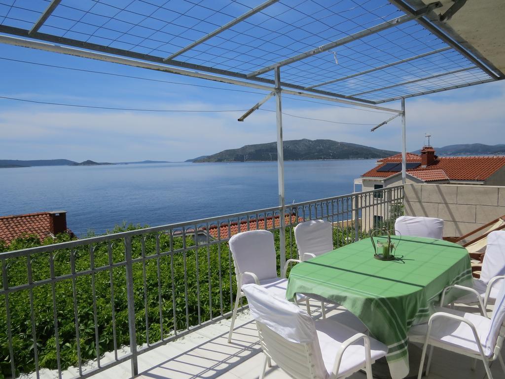 Apartments Lovric - 30 Meters To The Beach Trogir Bagian luar foto