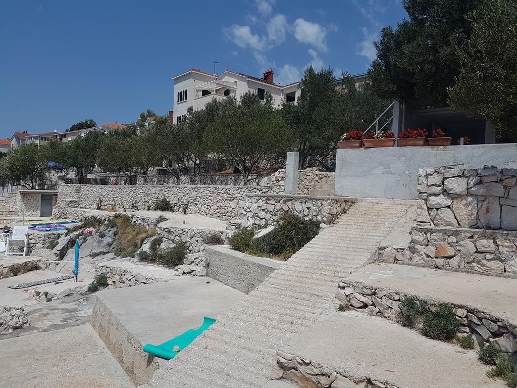 Apartments Lovric - 30 Meters To The Beach Trogir Bagian luar foto