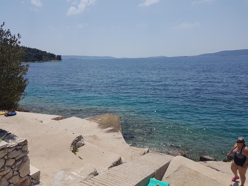 Apartments Lovric - 30 Meters To The Beach Trogir Bagian luar foto