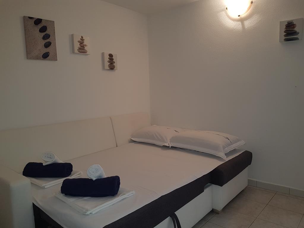 Apartments Lovric - 30 Meters To The Beach Trogir Bagian luar foto