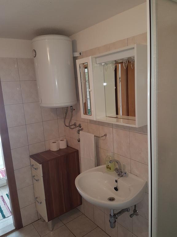 Apartments Lovric - 30 Meters To The Beach Trogir Bagian luar foto