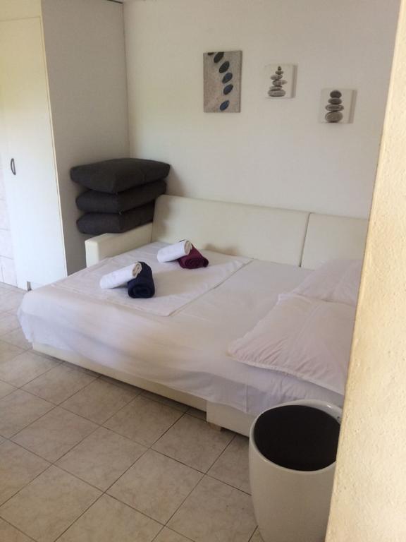 Apartments Lovric - 30 Meters To The Beach Trogir Bagian luar foto