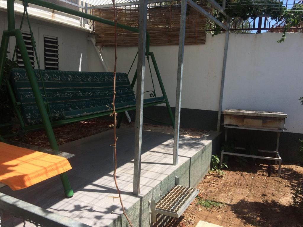 Apartments Lovric - 30 Meters To The Beach Trogir Bagian luar foto