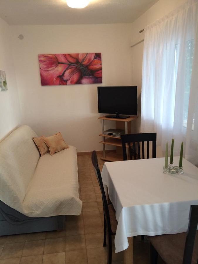 Apartments Lovric - 30 Meters To The Beach Trogir Bagian luar foto
